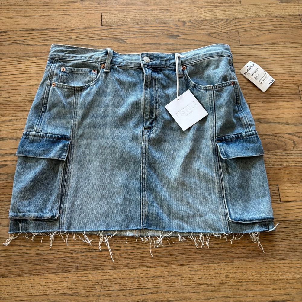 Pistola Rhea Mid Rise Mini Skirt Cargo Denim Light Wash Raw Hem Size 31 NWT